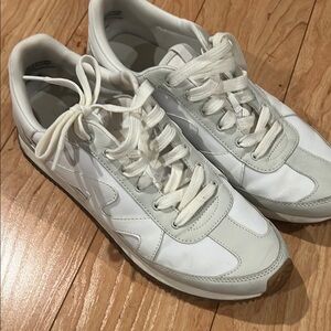 Universal thread Sneakers